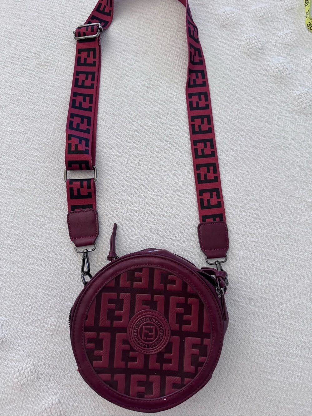 FanPinBag circular crossbody purse -Red/Black